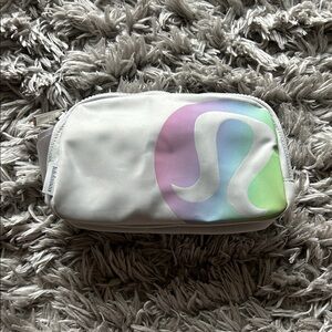 🚫🚫SOLD🚫🚫 Lululemon Everywhere Belt Bag 1L Vapor / Persian Violet